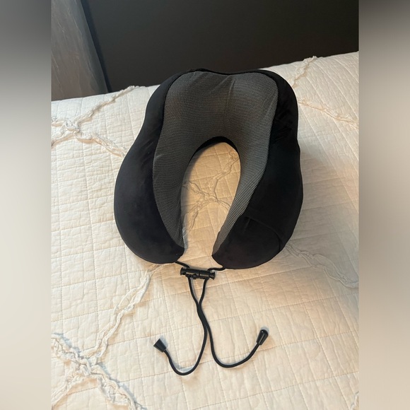 Memory Form Travel Pillow + Bag - Picture 2 of 7